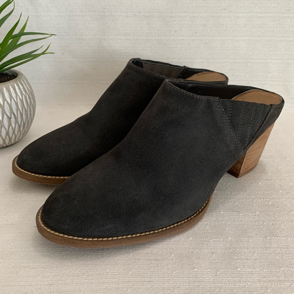 Blondo Charcoal Suede Mule Clogs